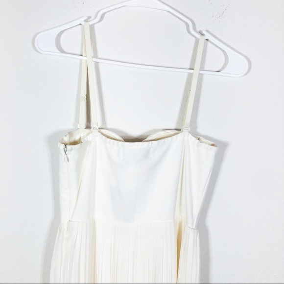 🔥MOVING SALE🔥 Blaque Label ivory Sweatheart bustier accordion maxi dress small - Picture 8 of 11
